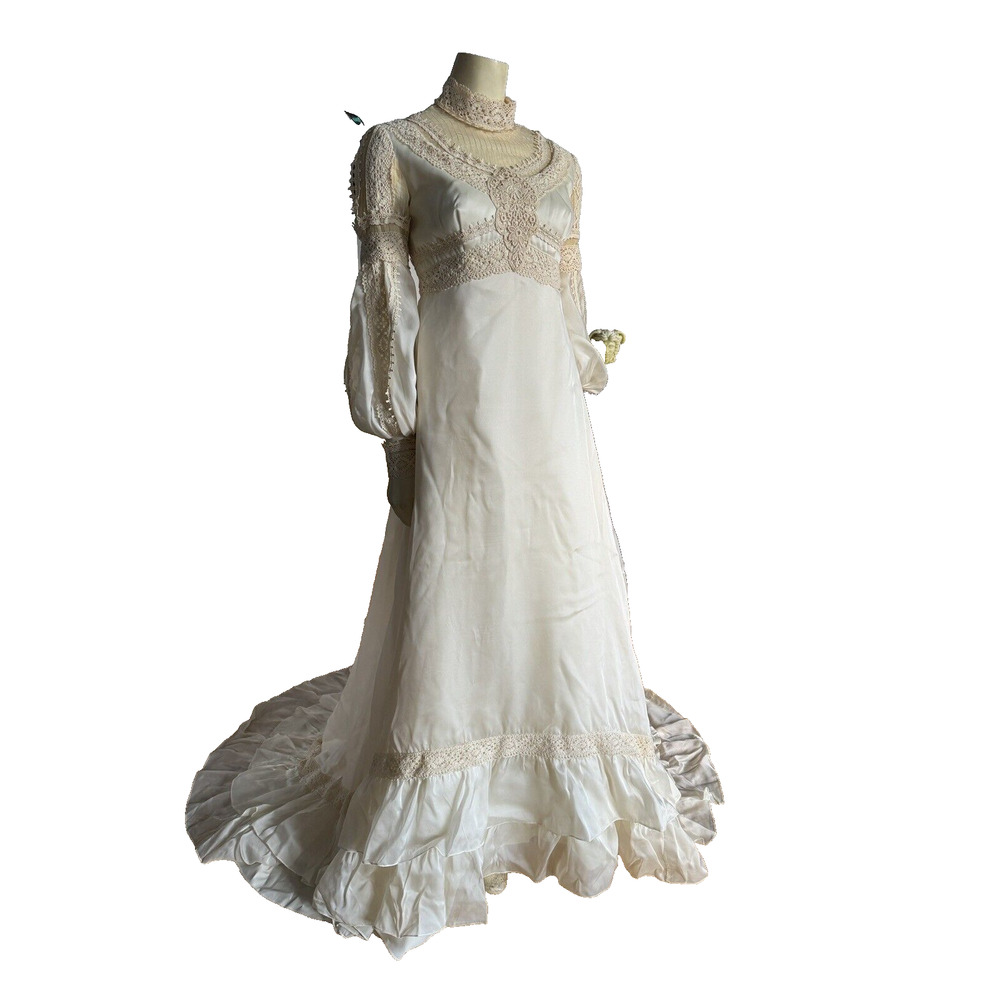 Vintage Renaissance 60s 70s Lace Victorian Boho Wedding Dress w Train XS S
